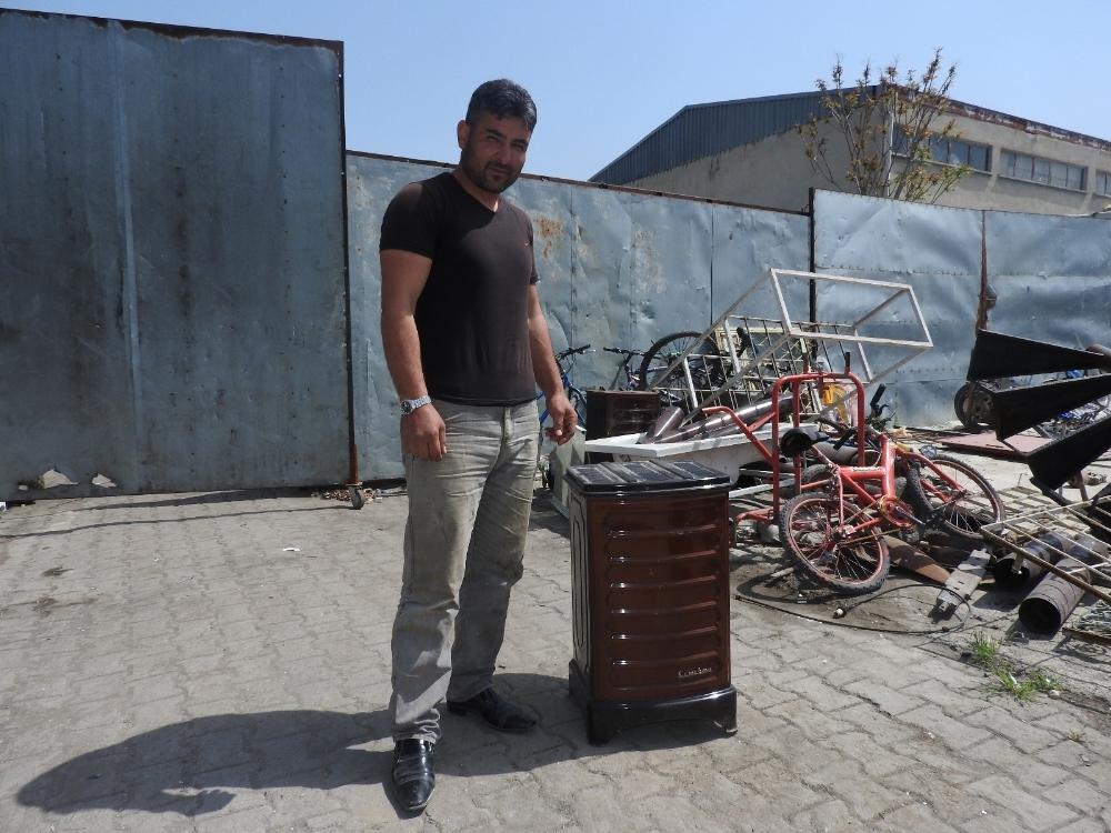 Aldığı hurda sobadan 100 altın çıkınca şoke oldu