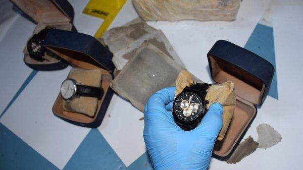 FETÖ elebaşı imzalı 3 kol saati ele geçirildi