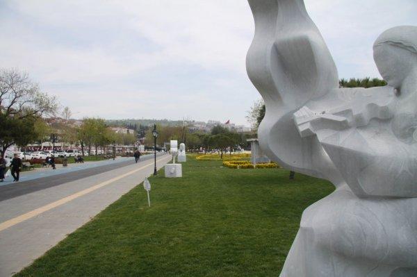 Tekirdağ’da heykellere saldırı