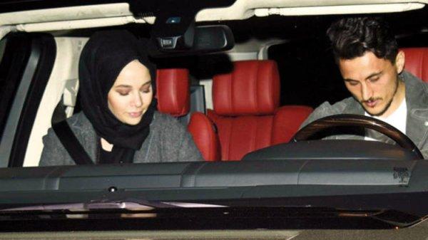 Pektemek ailesi yemekte