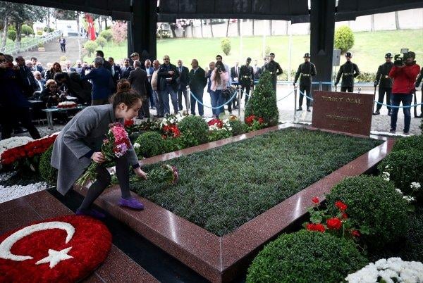 Turgut Özal vefatının 25. yılında anıldı