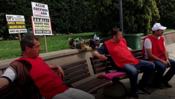 İzmir'de eylem yapan CHP'liler, atılan işçileri görmedi
