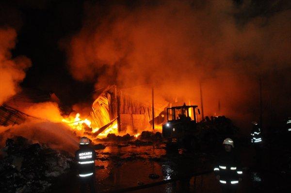 Kocaeli'de atık tesisinde yangın