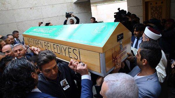 Şair Cemal Safi, son yolculuğuna uğurlandı