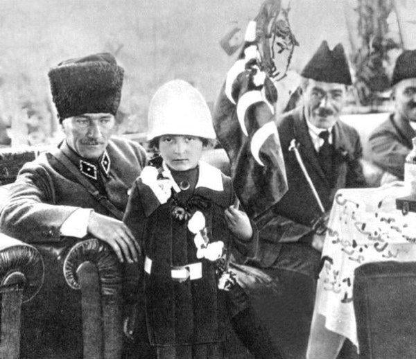 Atatürk'ün çocuklar için söylediği sözler