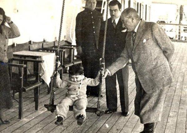 Atatürk'ün çocuklar için söylediği sözler
