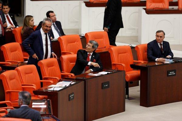 İyi Partililer grup sıralarına oturdu