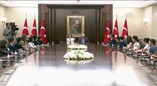 Başbakan Yıldırım Çankaya'da çocukları ağırladı