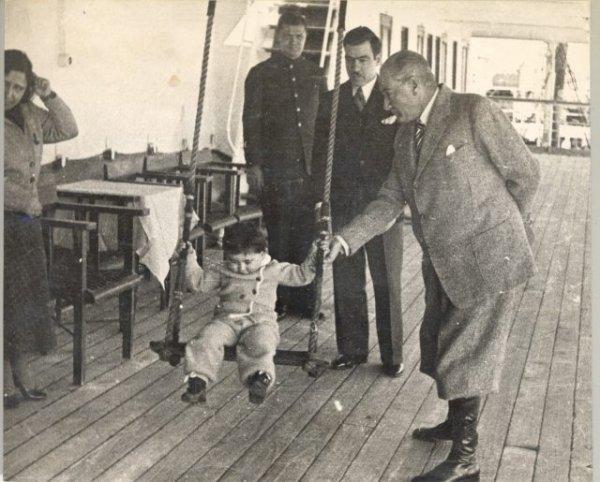 Atatürk'ün çocuklar için söylediği sözler
