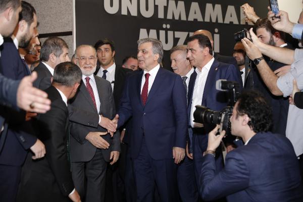 Abdullah Gül ile Karamollaoğlu ödül töreninde