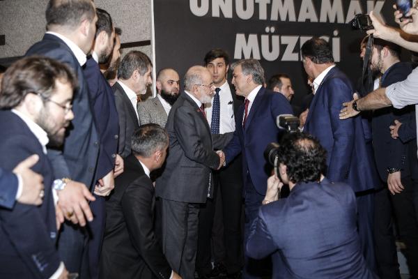 Abdullah Gül ile Karamollaoğlu ödül töreninde