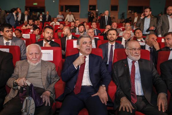 Abdullah Gül ile Karamollaoğlu ödül töreninde