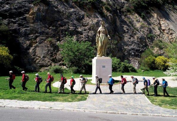 Köklü tarihiyle Efes Mimas yolu eşsiz güzellikler sunuyor