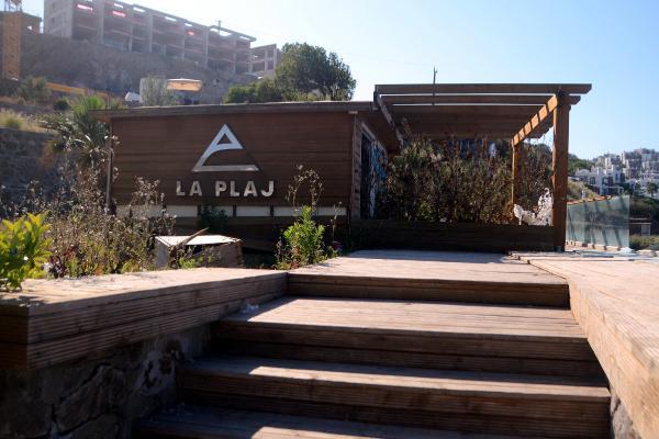 Hadise'nin işlettiği beach club yıkıldı