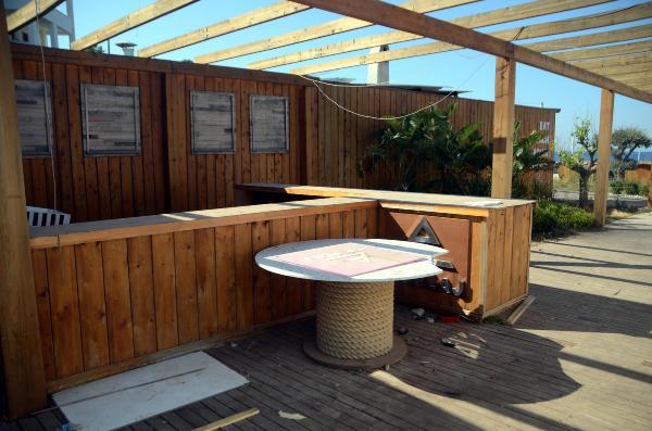 Hadise'nin işlettiği beach club yıkıldı