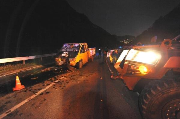 Trabzon'da askeri araç kaza yaptı