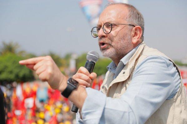 1 Mayıs mitinginde Apple Watch ile işçilere seslenmek