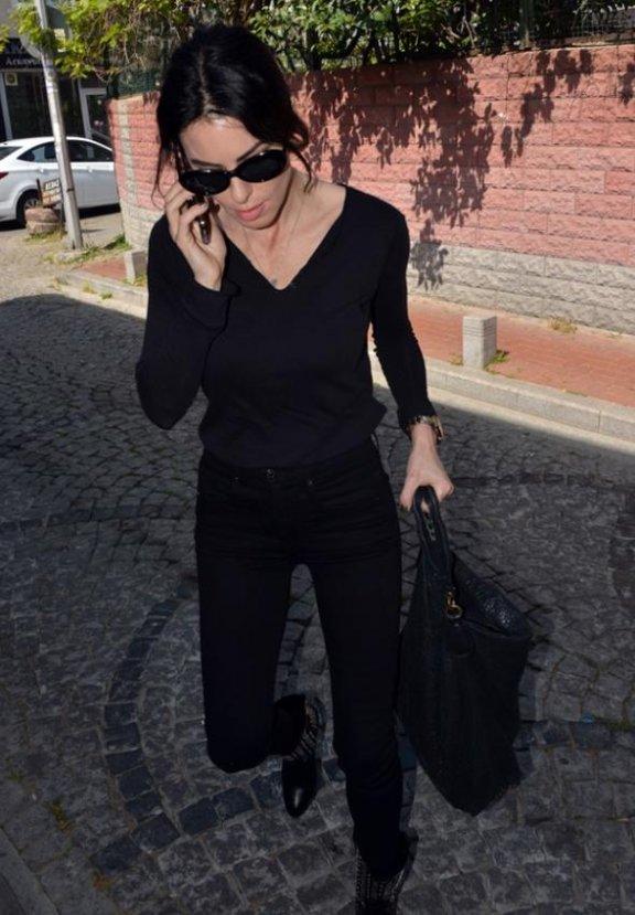 Defne Samyeli Cem Yılmaz'ın evinden çıktı