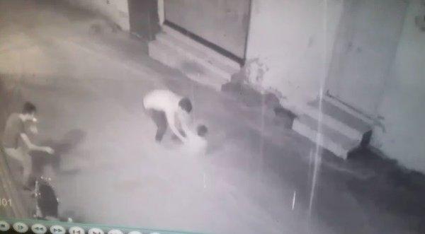 Sele kapılan çocuğun kurtarılma anı kamerada