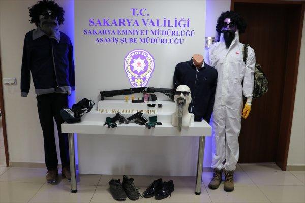 Sakarya'da takma sakal-bıyık kullanan hırsız yakalandı