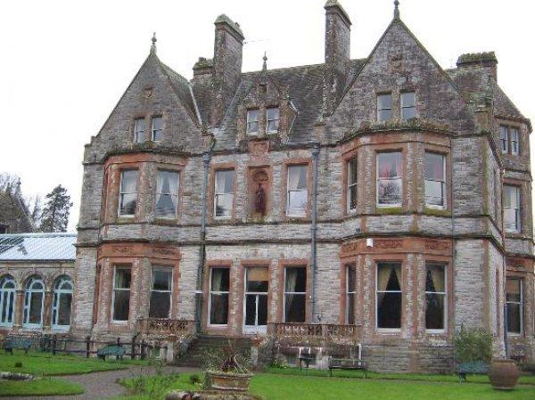 Lanetli olduğu için popüler olan 5 otel