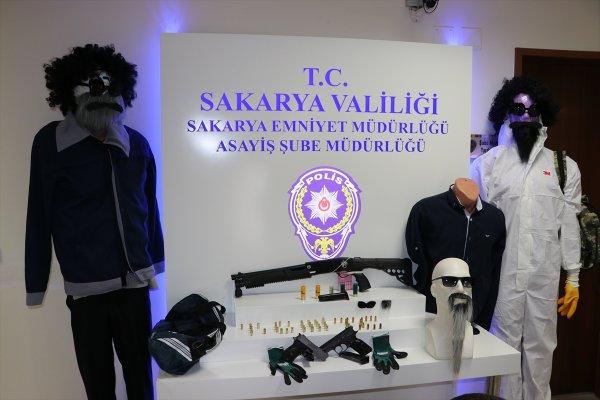 Sakarya'da takma sakal-bıyık kullanan hırsız yakalandı