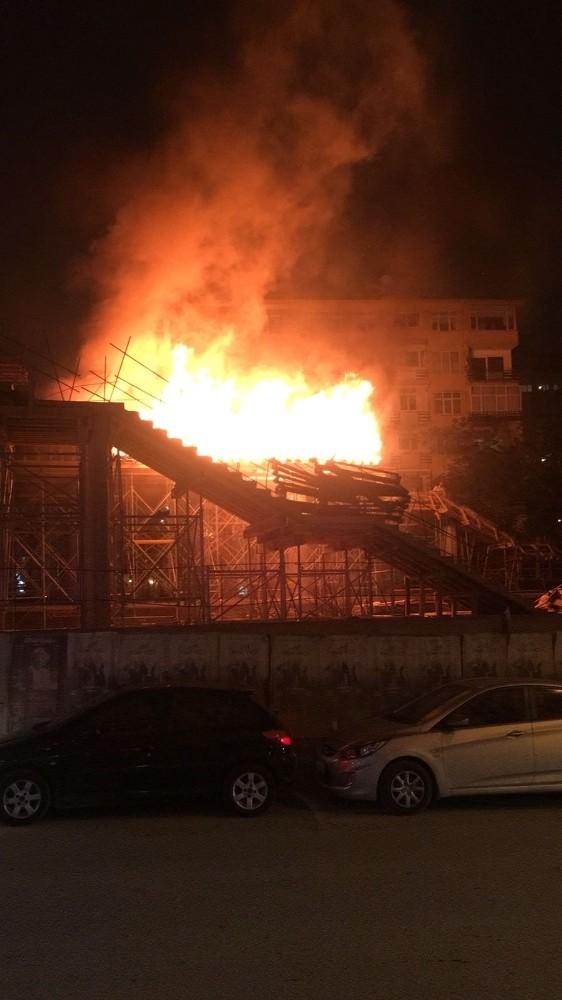 Bostancı'da hızlı tren inşaatında yangın