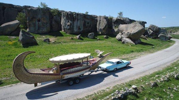 Frig kayığı, Emre Gölü’ne indirildi