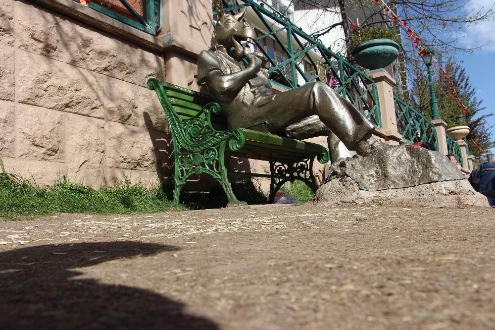 Eskişehir'de yapılan eşek heykeli işe yaramadı