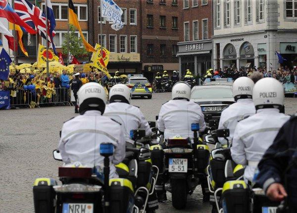 Almanya'da polis karşıtı gösteri