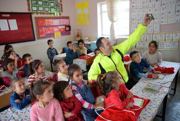 Kitap için 14 ayda 1124 kilometre pedal çevirdi