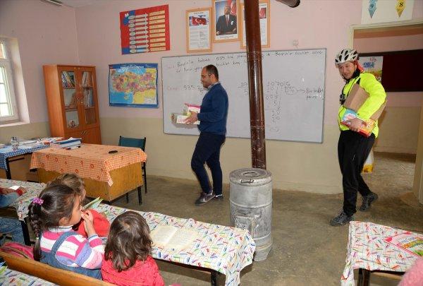 Kitap için 14 ayda 1124 kilometre pedal çevirdi