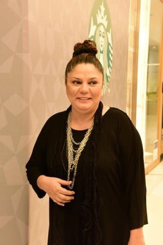 İzel: Aşksızlıktan kilo aldım