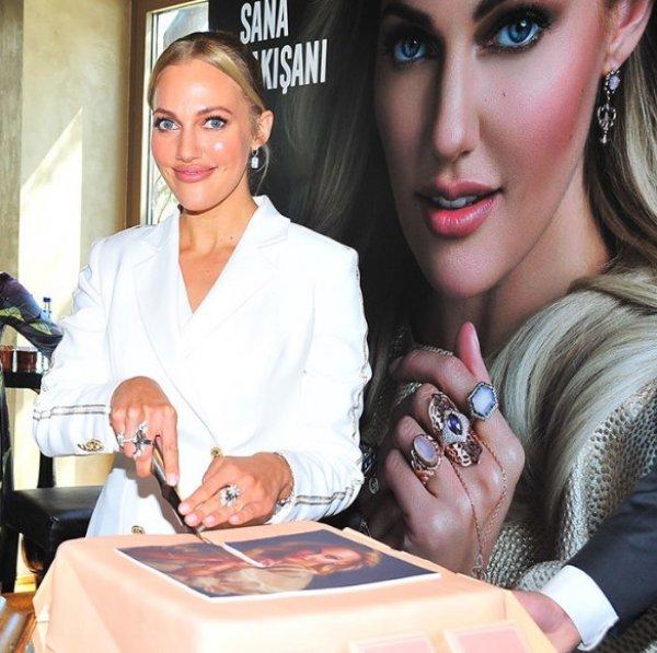 Meryem Uzerli'nin estetikli hali