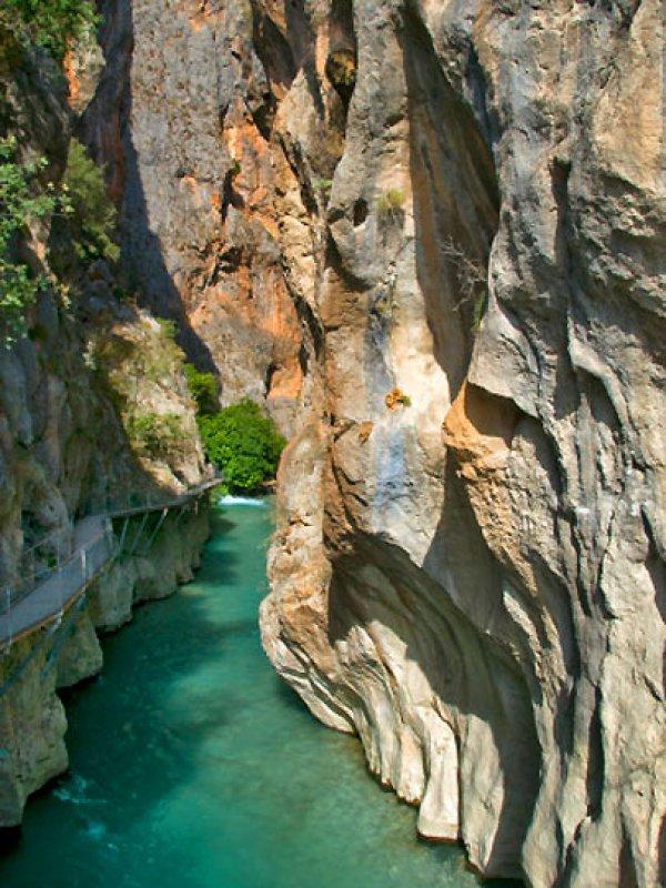 Doğa harikası Saklıkent kanyonu