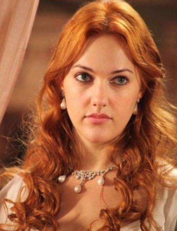 Meryem Uzerli'nin estetikli hali
