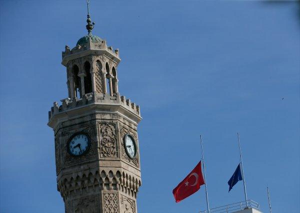 Filistinliler için bayraklar yarıya indirildi