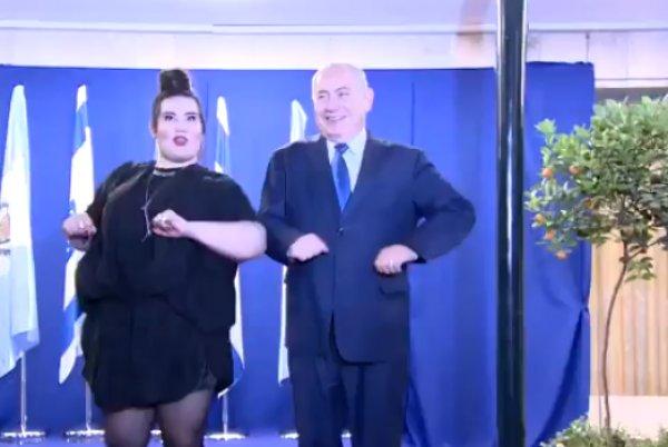 Netanyahu Gazze katliamının üstüne tavuk dansı yaptı