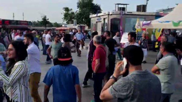 HDP'liler İstiklâl Marşı okuyan gençlerin üzerine yürüdü
