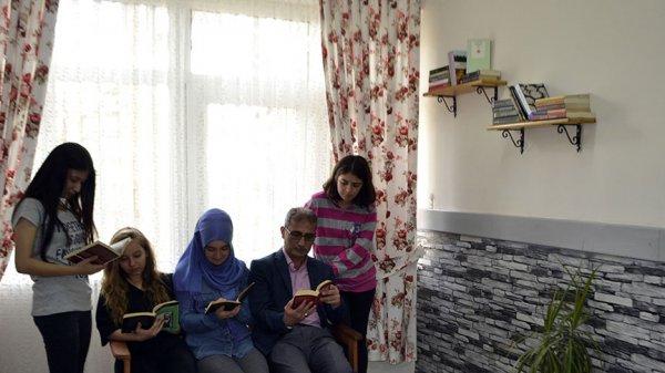 Edebiyatı Edebiyat Sokağı'yla seviyorlar