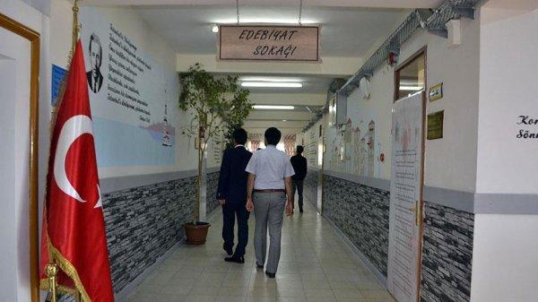 Edebiyatı Edebiyat Sokağı'yla seviyorlar