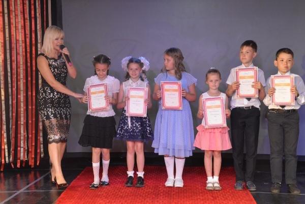 Antalya'da Rus öğrencilerin karne sevinci