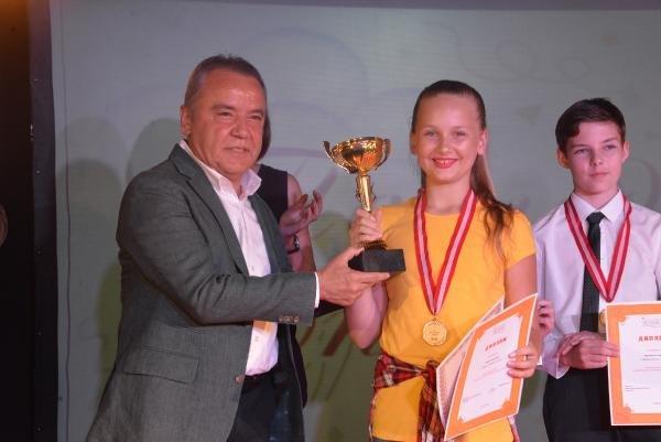 Antalya'da Rus öğrencilerin karne sevinci