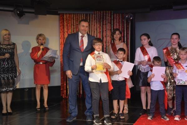 Antalya'da Rus öğrencilerin karne sevinci