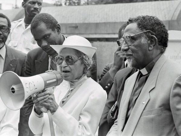 Siyahilerin kaderini değiştiren kadın: Rosa Parks