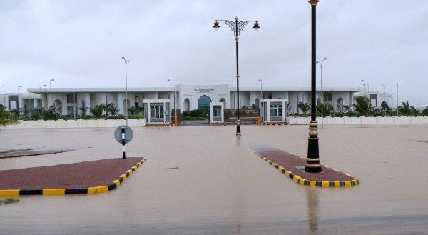 Umman'da Mekunu Kasırgası felaketi: 4 ölü