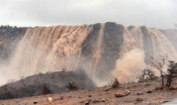 Umman'da Mekunu Kasırgası felaketi: 4 ölü