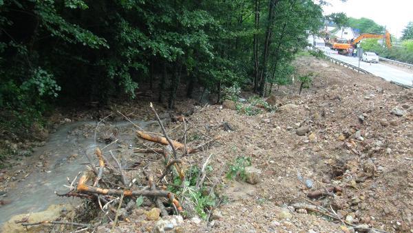 Giresun'daki heyelan sonrası plaj yolu çöktü