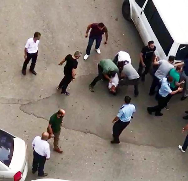 Yol verme kavgasında öfkeli sürücü polise tokat attı