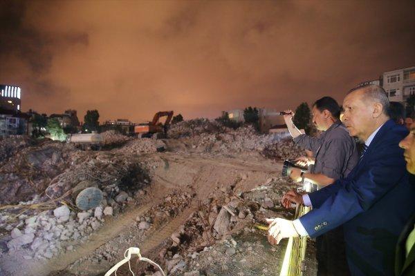 Gezi'de hakaret pankartları asılan AKM'nin son hali